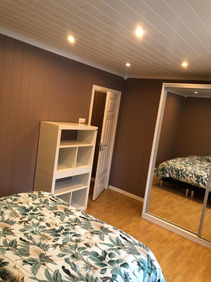 Den Gule Huset Daire Lyngdal Dış mekan fotoğraf