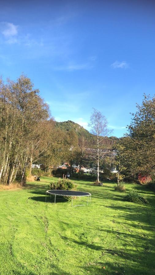 Den Gule Huset Daire Lyngdal Dış mekan fotoğraf
